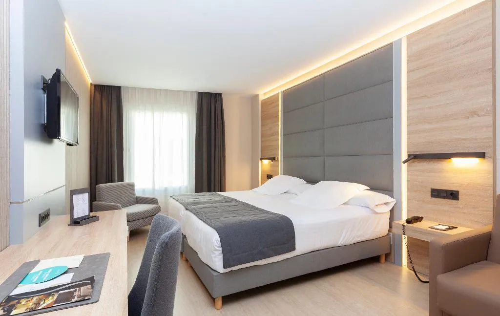 FAMILY ROOM STANDARD Room, Liabeny, Madrid