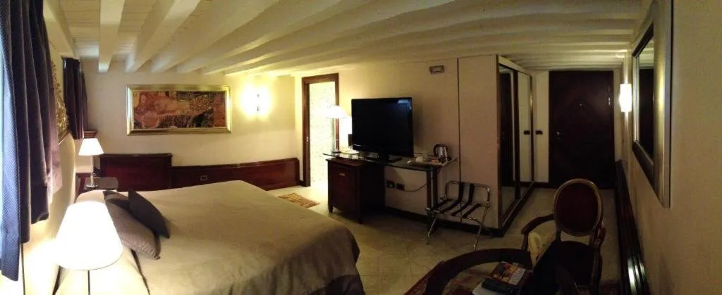 TRIPLE CLASSIC Room, Liassidi Palace, Venice
