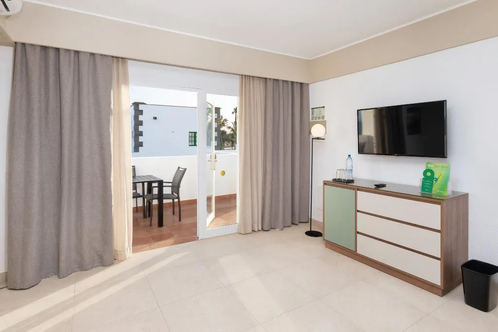 FAMILY ROOM TWO BEDROOMS Room, Hotel Riu Paraiso Lanzarote - All Inclusive, Lanzarote