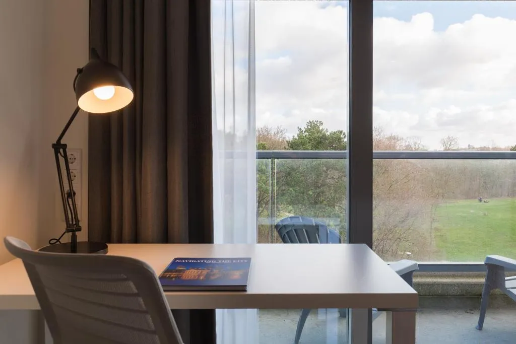 TWIN SUPERIOR Room, Leonardo Royal Hotel Den Haag Promenade, Amsterdam