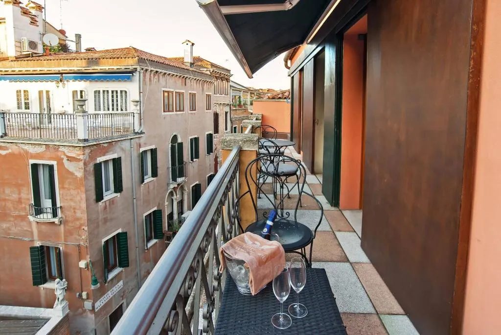 SUITE QUEEN SIZE BED Room, La Fenice et des Artistes, Venice