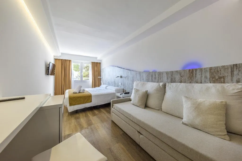 JUNIOR SUITE STANDARD Room, Welikehotel Triton Beach, Majorca