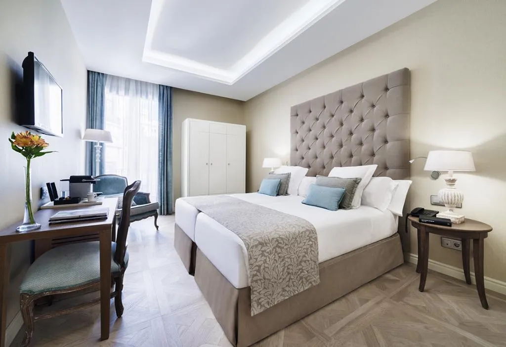 Double or Twin STANDARD Room, Lamaro Hotel, Barcelona