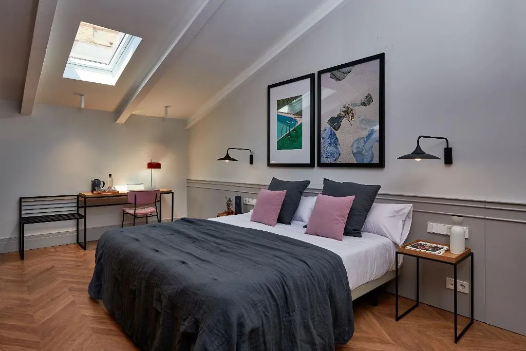 TRIPLE SUPERIOR Room, Room Mate Collection Helen Berger, Valencia