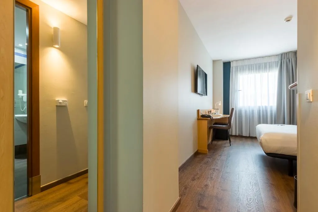 DOUBLE STANDARD Room, Travelodge Madrid Alcala de Henares, Madrid