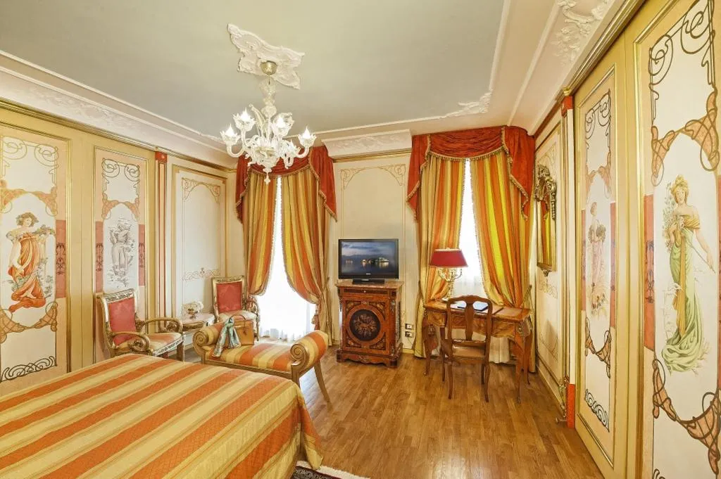 Room, Regina Palace, Milan