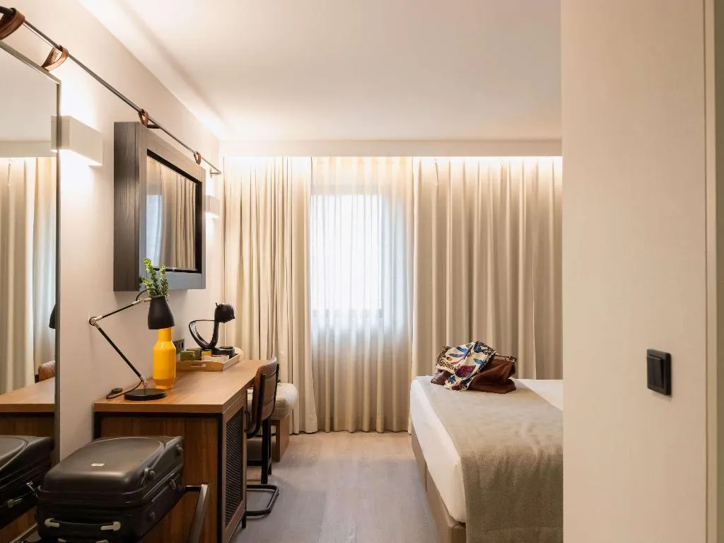 DOUBLE WITH DOUBLE BED Room, Ibis Styles Lisboa Aeroporto, Lisbon