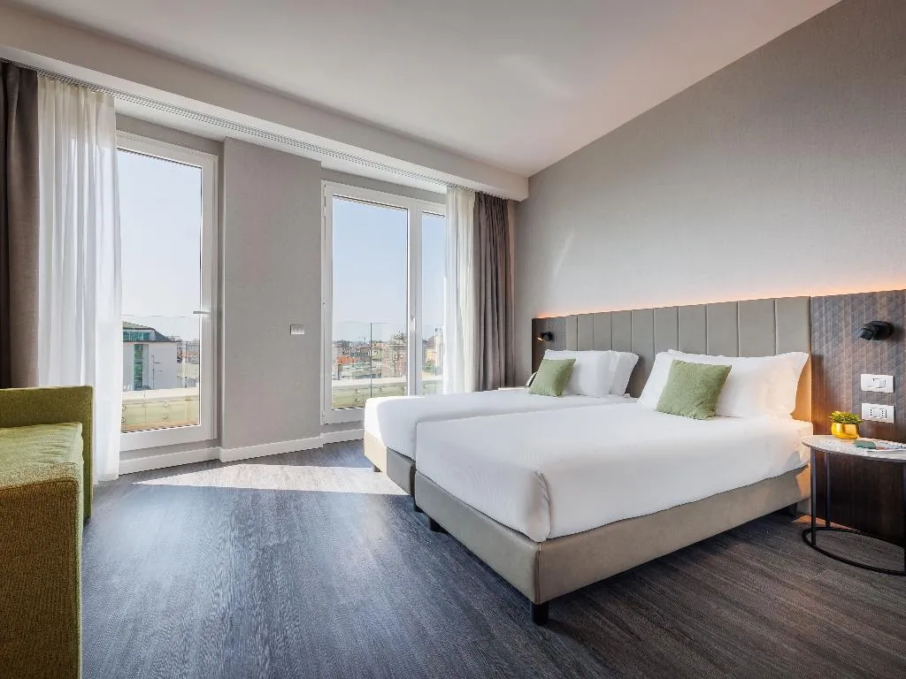 DOUBLE DELUXE Room, iH Hotels Milano Centrale, Milan