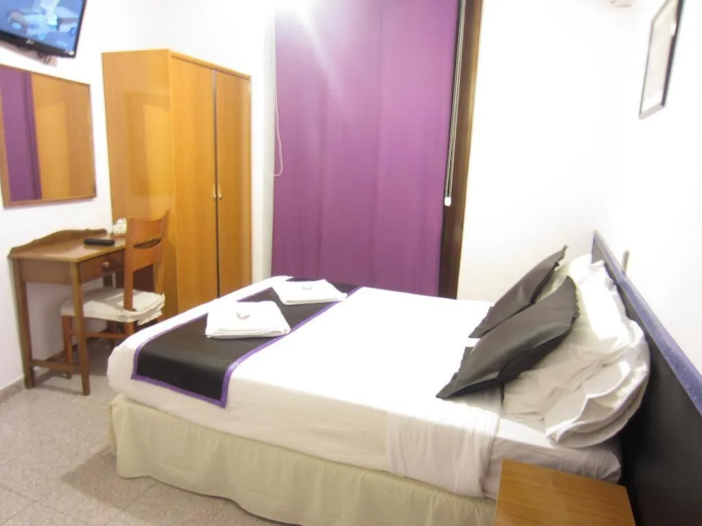 Room, CH Chelo, Madrid
