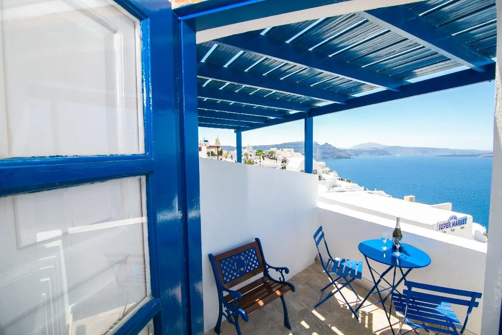 TRIPLE WITH VIEWS Room, Stelios Rooms Golden View, Santorini