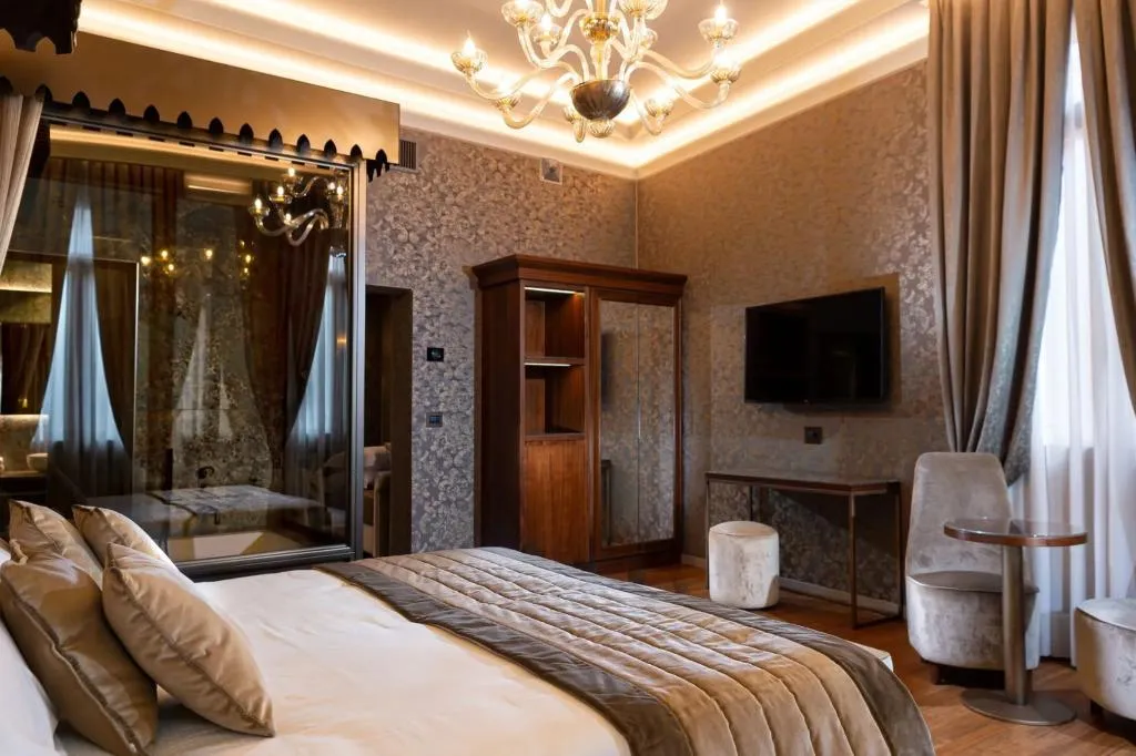 DOUBLE CANAL VIEW Room, Canaletto, Venice