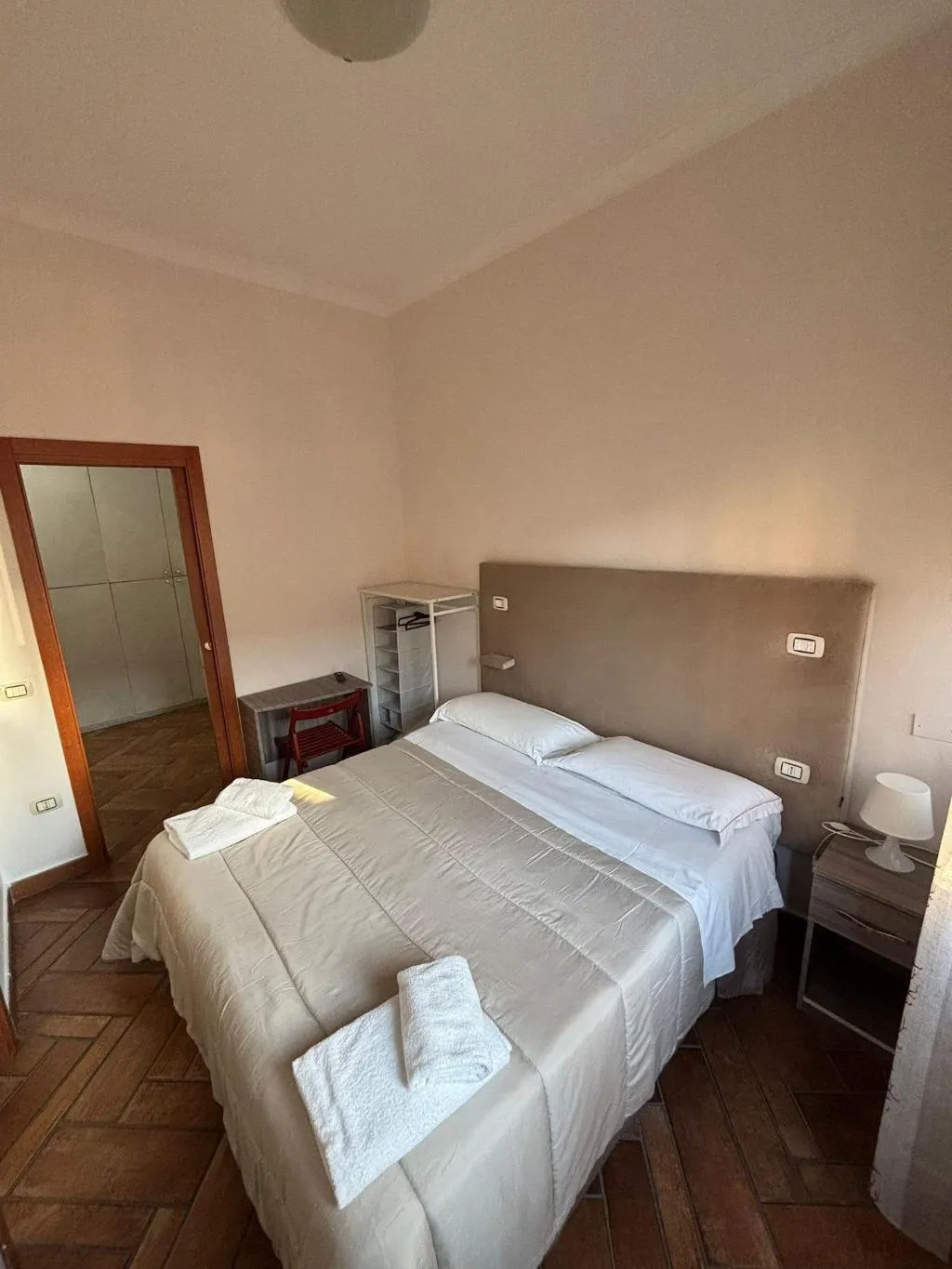 Room, Home To Fly, Naples