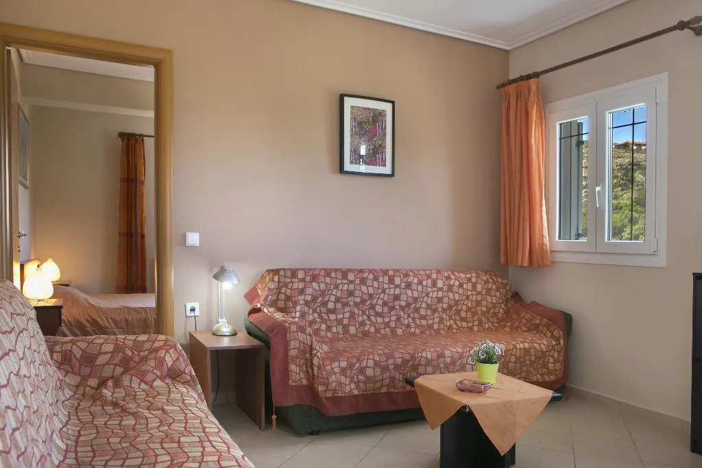 APARTMENT CAPACITY 6 Room, Evi's Garden, Kefallinia