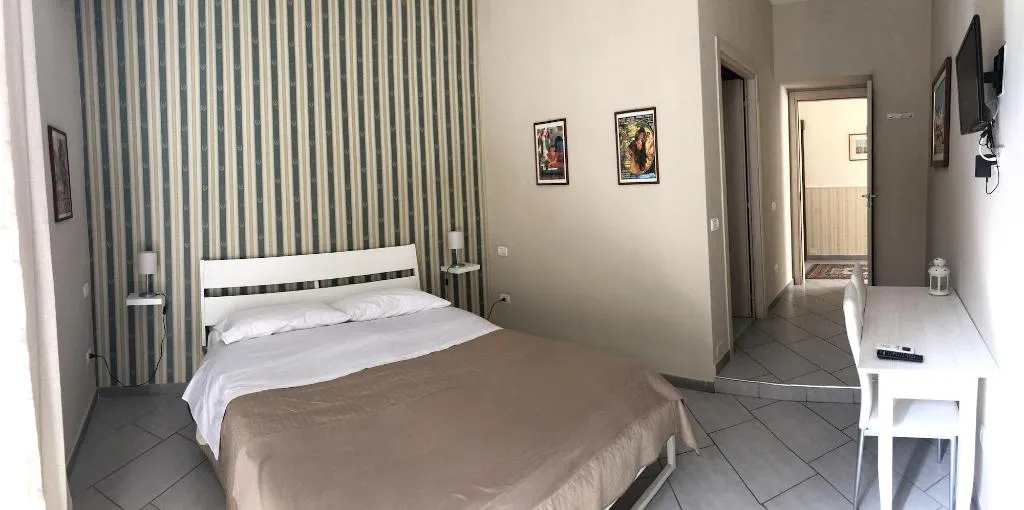 Room, B&B 248, Naples