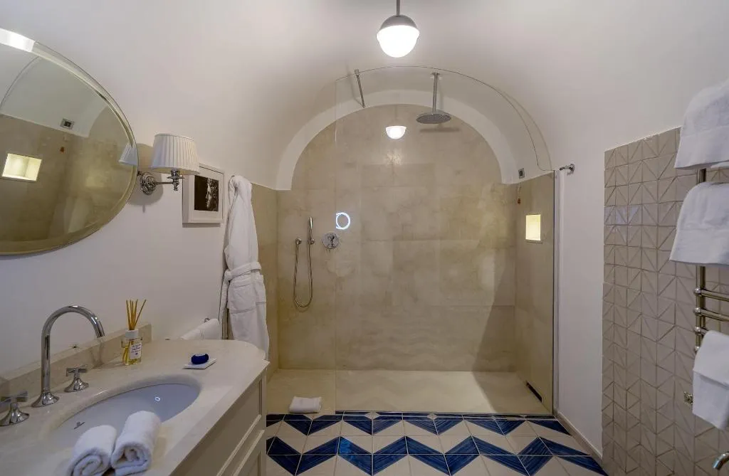 Room, Borgo Santandrea, Naples