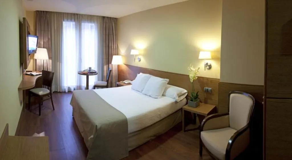 DOUBLE STANDARD Room, Sterling, Madrid