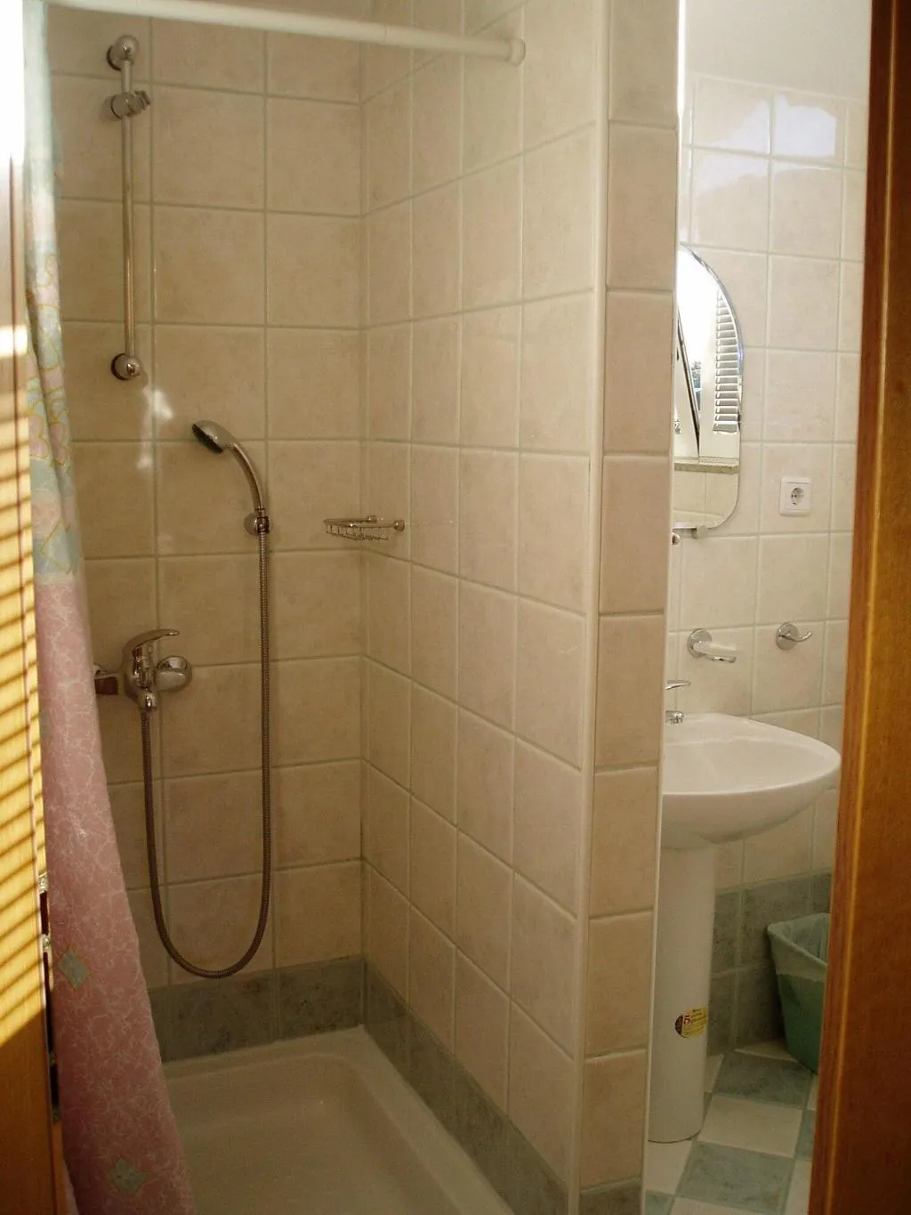 Room, Pink Inn, Split
