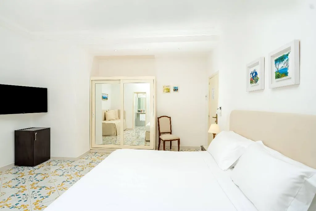 TRIPLE COMFORT Room, Hotel Syrene Capri, Naples