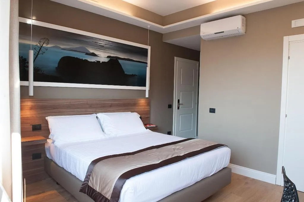 Room, 7Th Floor Suite, Naples