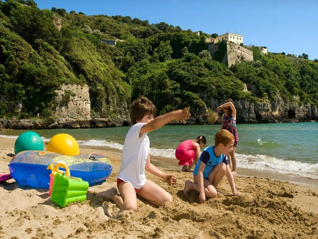 Beach, Serapo, Rome