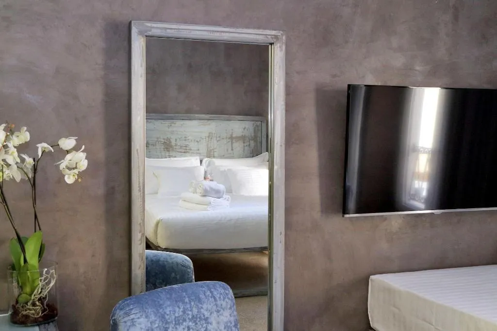 Room, Mama's Home Rome, Rome
