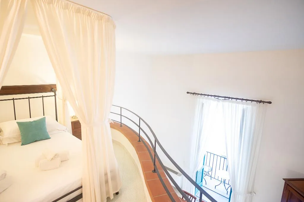 APARTMENT CAPACITY 2 Room, Antico Palazzo Scala, Naples