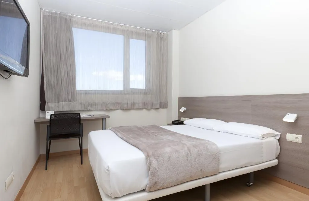 STUDIO CAPACITY 2 Room, Vertice Roomspace Madrid, Madrid
