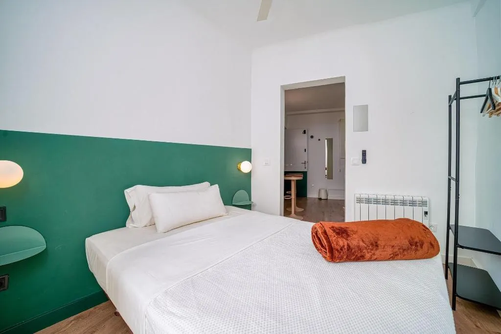 Room, Angelitomad, Madrid