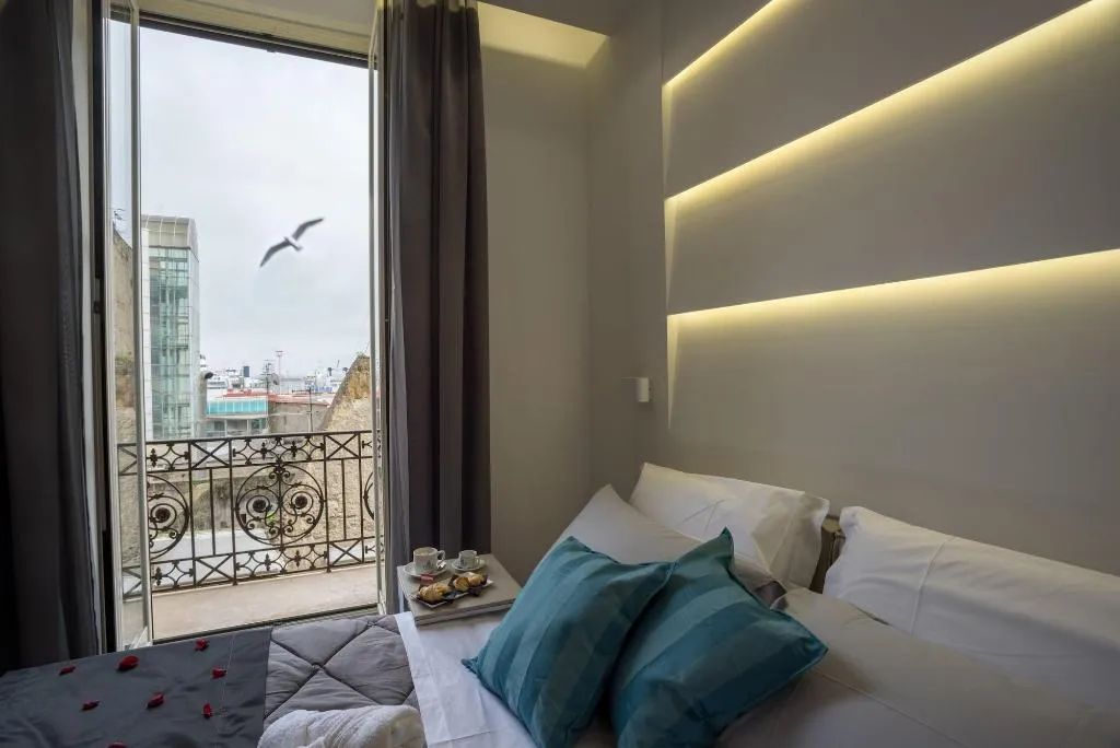 Room, Twice Naples, Naples