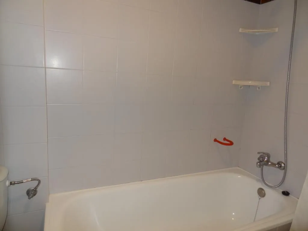 APARTMENT CAPACITY 6 THREE BEDROOM Room, Blaumar 2D, Costa Brava