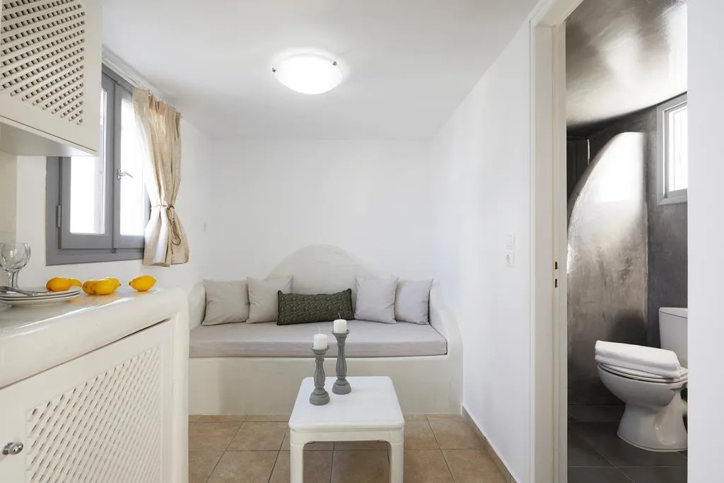 Double or Twin SUPERIOR Room, Golden East, Santorini