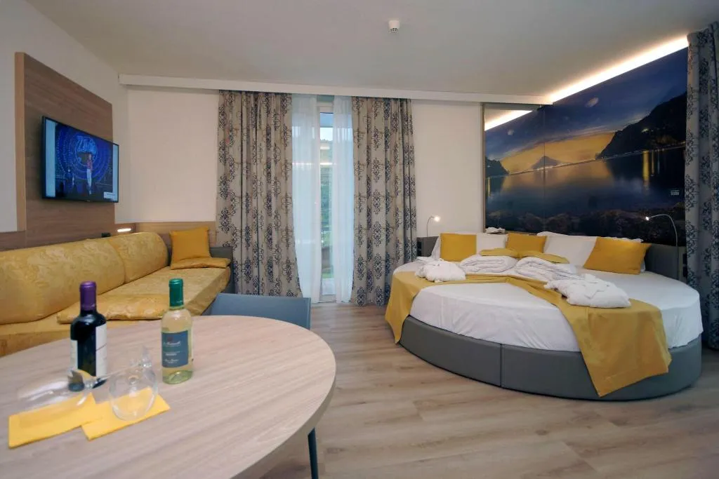 General view, Hotel Ambassador Suite, Milan