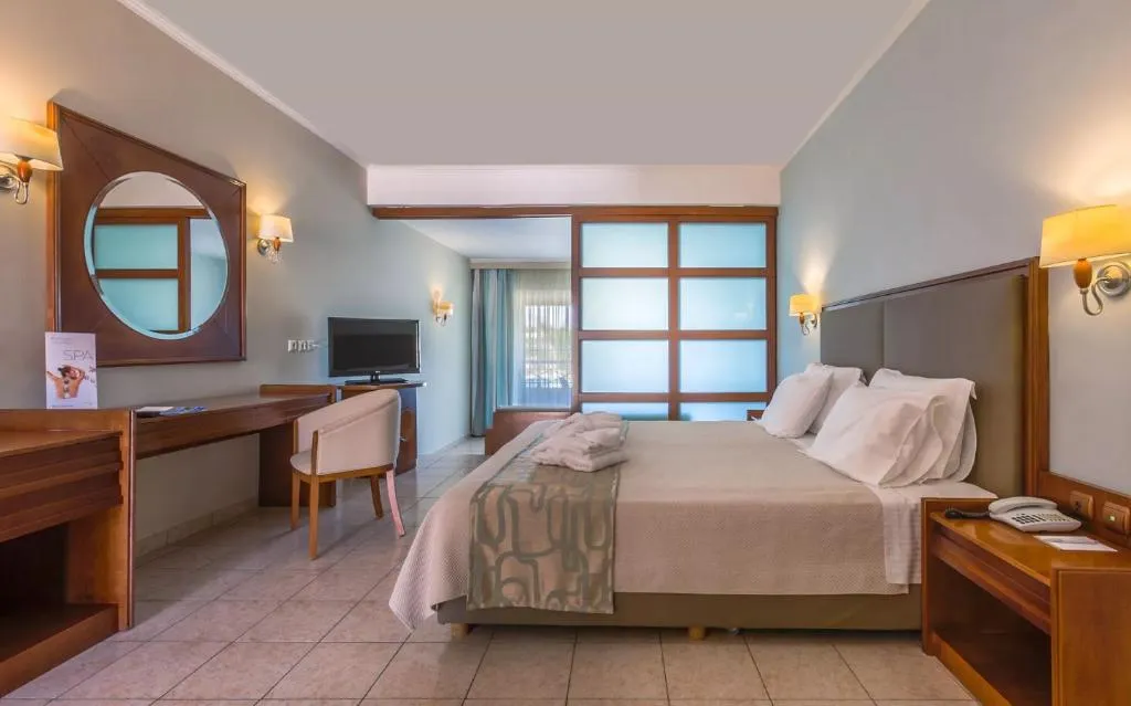 JUNIOR SUITE STANDARD Room, Kipriotis Maris Suites, Kos