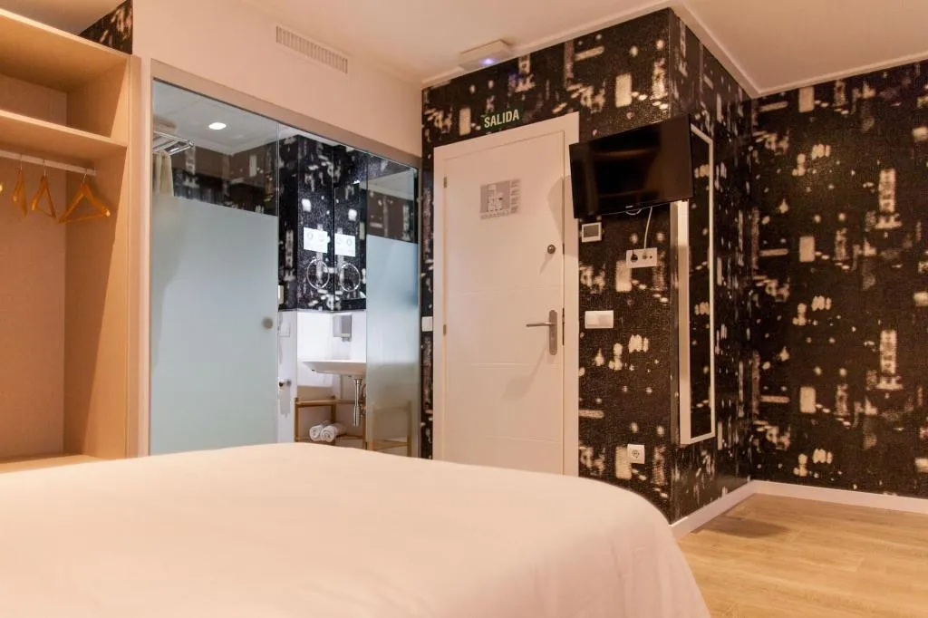 Room, Host & Home, Valencia
