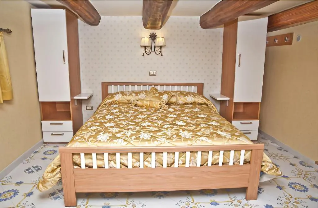 Room, Olimpo degli Dei, Naples