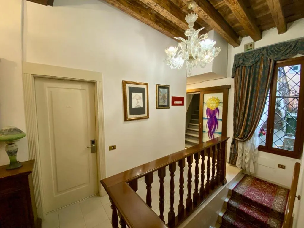 Lobby, Bridge, Venice