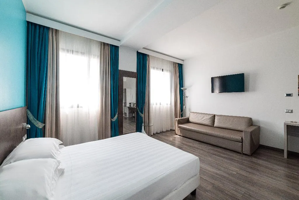JUNIOR SUITE CAPACITY 2 Room, Phi Hotel Milano, Milan