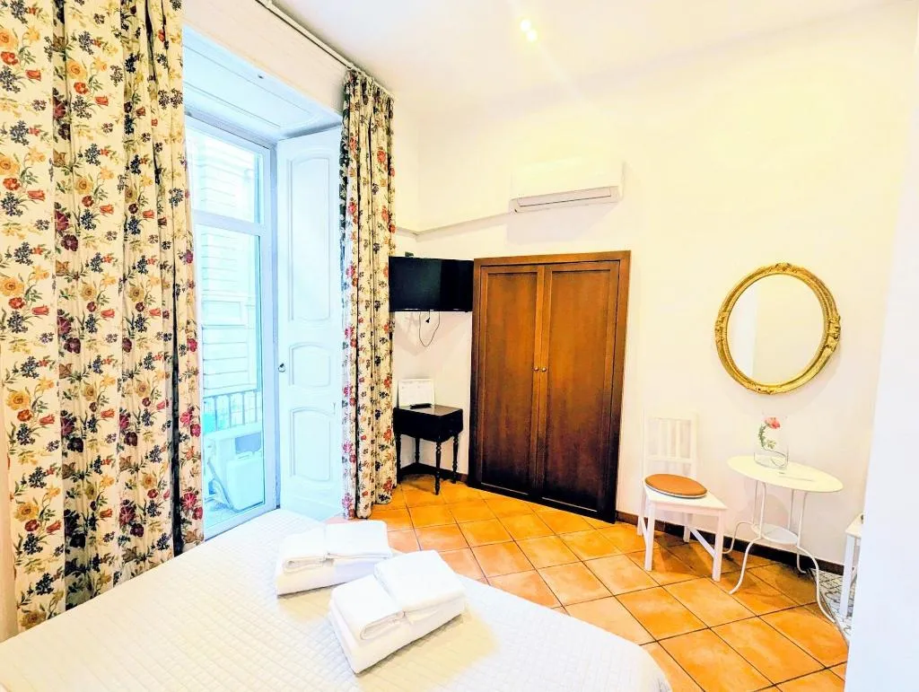 Room, La Locanda Dell Arte, Naples