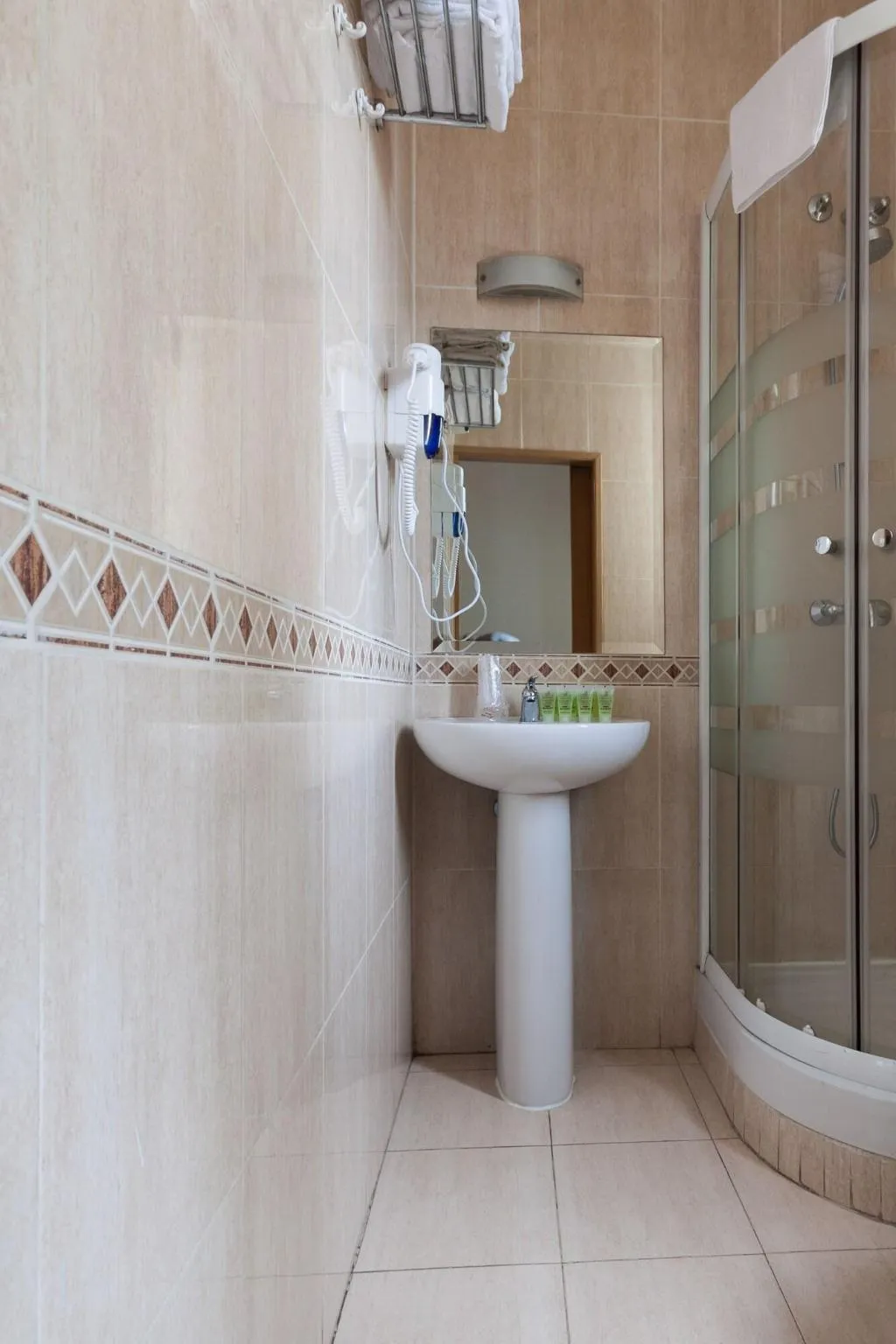 Room, Josefina Hostal, Madrid