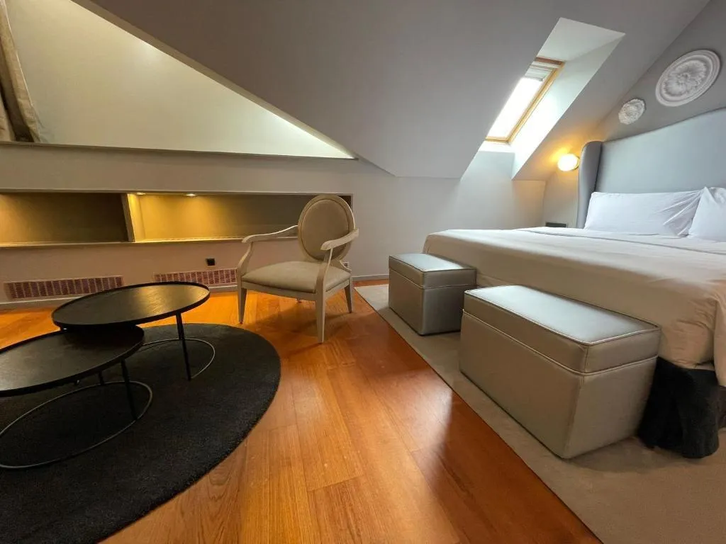 JUNIOR SUITE GUEST ROOM KING BED Room, 987 Design Prague hotel, Prague