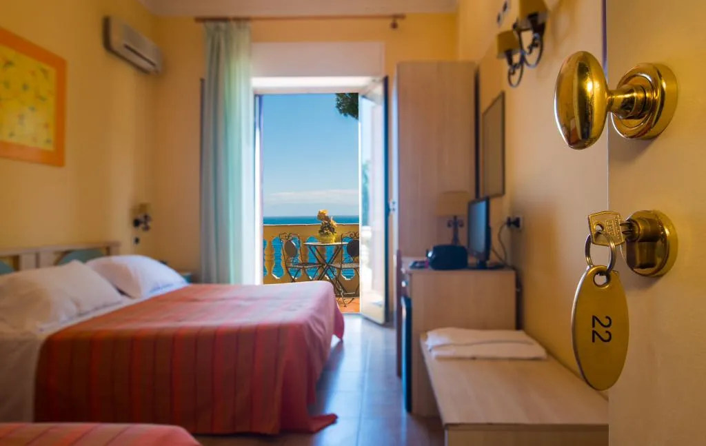 TRIPLE SEA VIEW WITH BALCONY Room, Jonic Hotel Mazzarò, Taormina