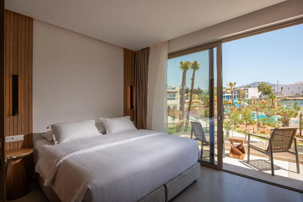 SUITE CAPACITY 4 Room, Gouves Water Park Holiday Resort, Crete