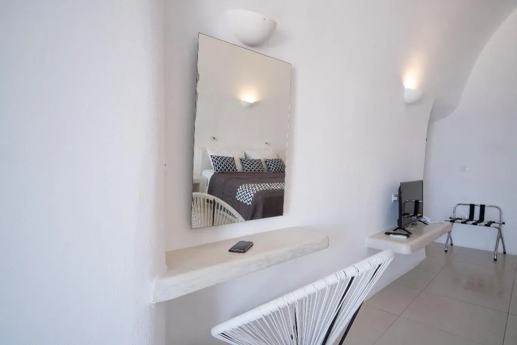 SUITE SUPERIOR WITH VIEWS Room, On The Cliff, Santorini