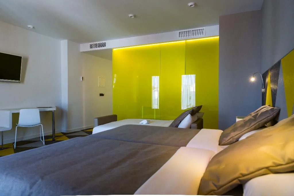 Double or Twin CAPACITY 2 Room, Macia Sevilla Kubb, Seville
