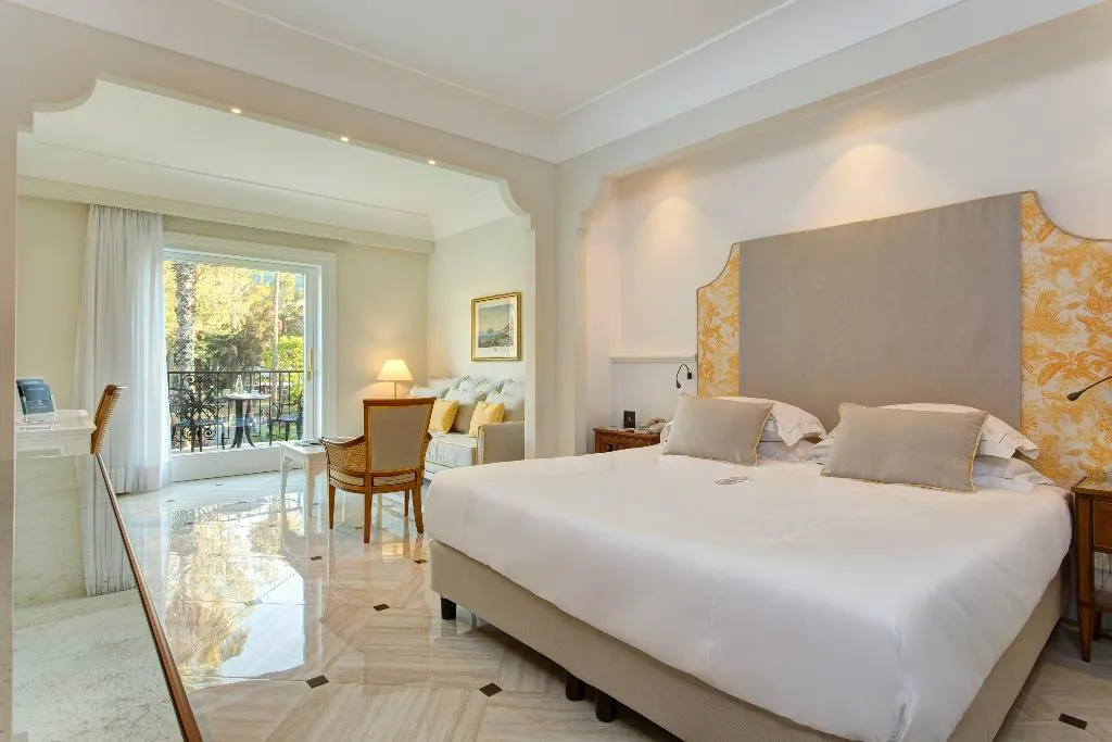 JUNIOR SUITE CITY VIEW Room, Grand Hotel Royal, Naples