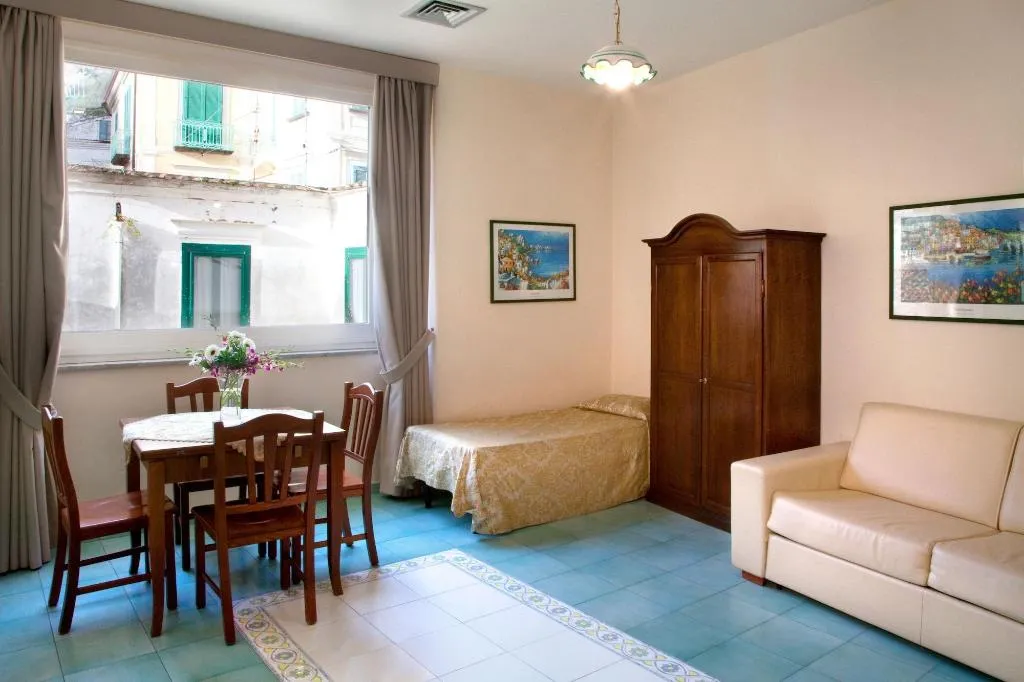 Room, L'Antico Convitto, Naples