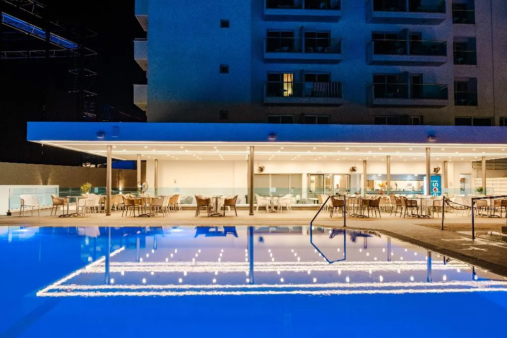 Pool, Kapetanios Bay Hotel Protaras, Cyprus