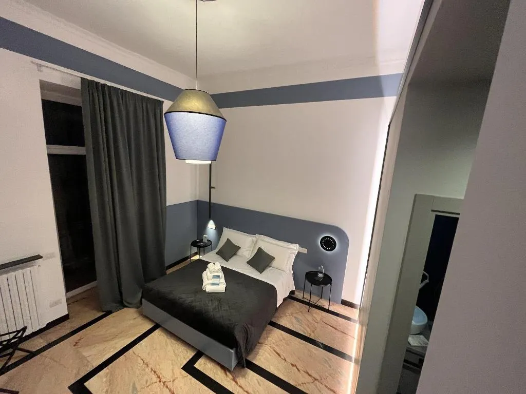 Room, Rettifilo 311, Naples