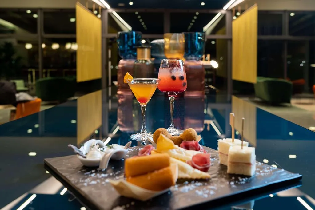 Restaurant, Doubletree by Hilton Milan Malpensa Solbiate Olona, Milan