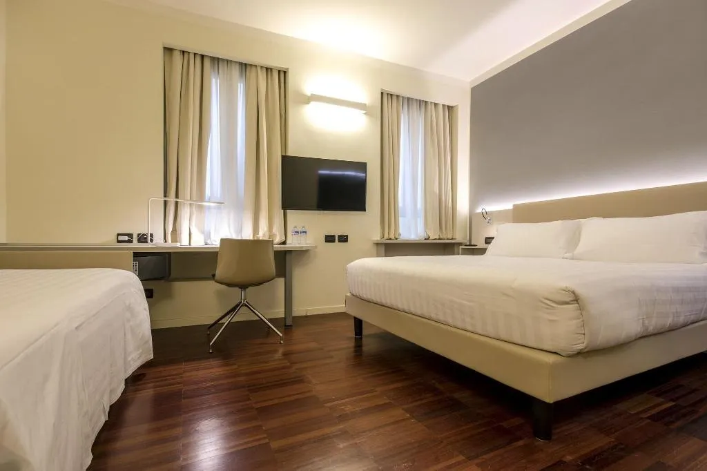 Room, 43 Station Hotel, Milan